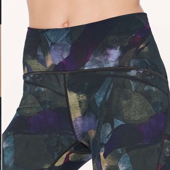 Lululemon Train Times - Picture 4 of 8